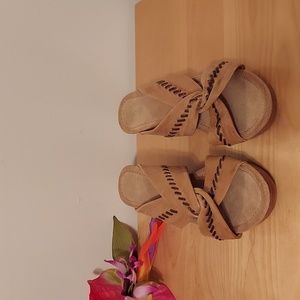 Nicole Shoes Shook Up Twisted Straps with Stitching Details Leather Wedges Sz 8